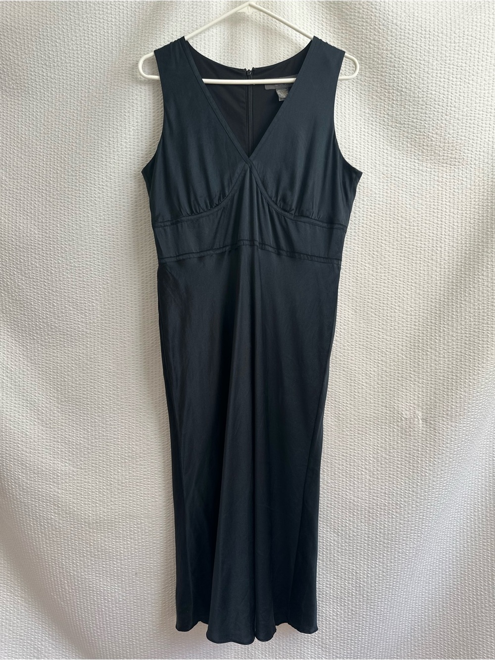 BANANA REPUBLIC Black 100% Silk Midi Dress Size 12 Sleeveless V Neck Cocktail